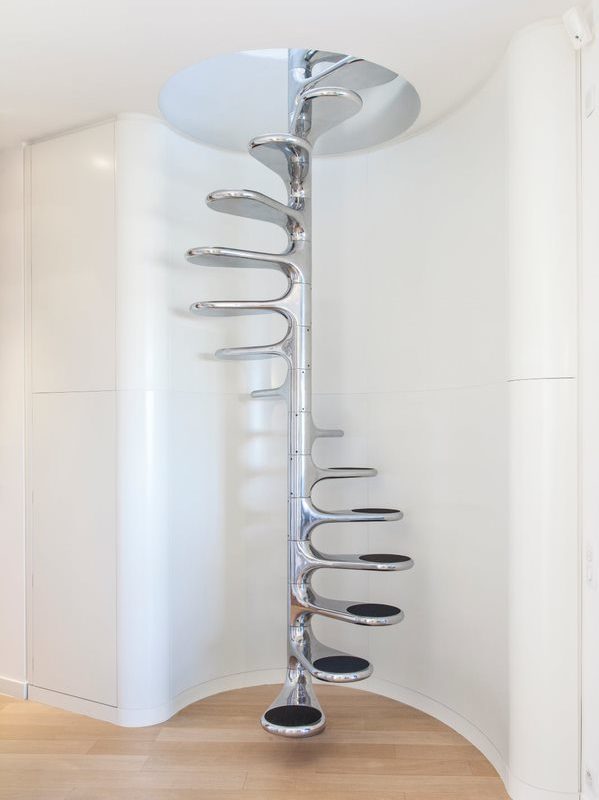 Escalier Roger Tallon - Mur arrondi - parquet - design
